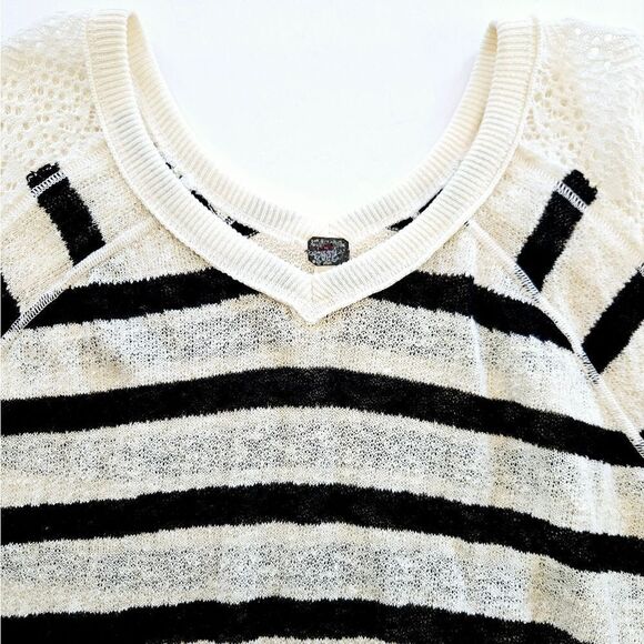 Free People We the Free Fluffy Lou Swit Striped V-Neck Oversized Knit Sweater XS - Picture 7 of 10